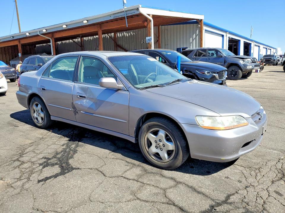 Продажа на аукционе авто 2000 Honda Accord, vin: 1HGCG1653YA044759, номер лота: 56836526