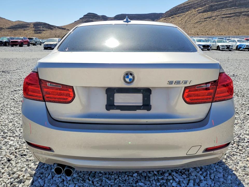 56361436 :رقم المزاد ، WBA3C1C57DF444994 vin ، 2013 Bmw 328 مزاد بيع