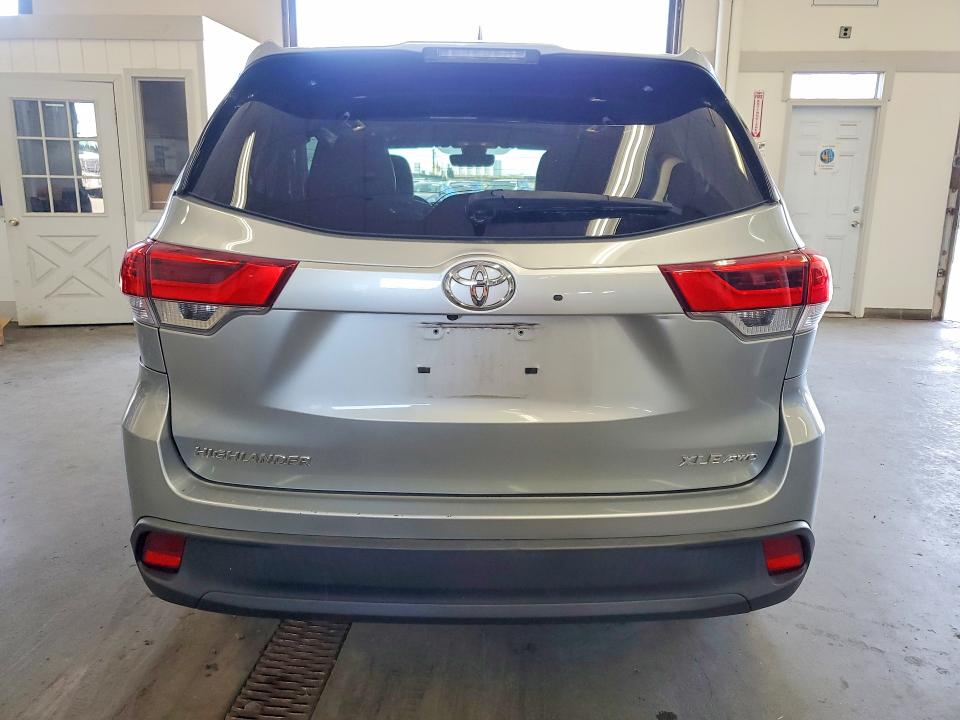 Продажа на аукционе авто 2017 Toyota Highlander, vin: 5TDJZRFH5HS470111, номер лота: 55905096