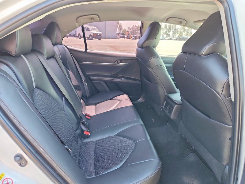 57244746 :رقم المزاد ، 4T1B61HK5JU053088 vin ، 2018 Toyota Camry مزاد بيع
