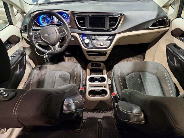 56075486 :رقم المزاد ، 2C4RC1CG2LR138484 vin ، 2020 Chrysler Voyager مزاد بيع
