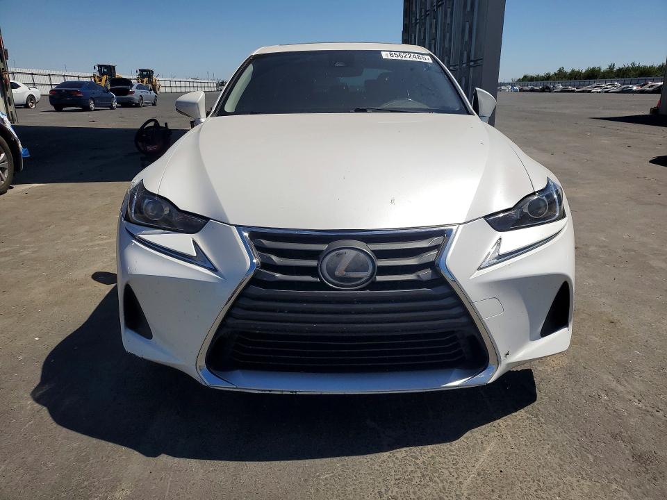 85622485 :رقم المزاد ، JTHBA1D23H5055871 vin ، 2017 Lexus Is مزاد بيع