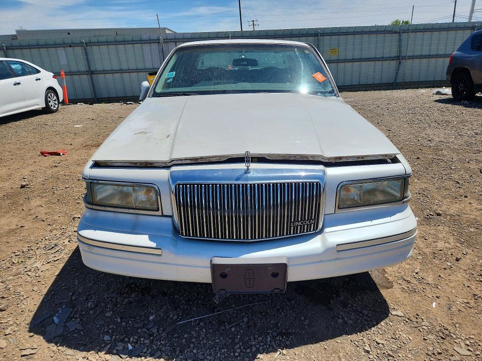 1997 Lincoln Town Car მანქანა იყიდება აუქციონზე, vin: 1LNLM82W1VY633645, აუქციონის ნომერი: 56130336