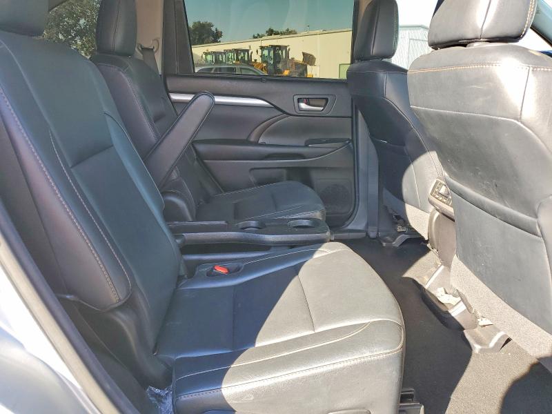 57213336 :رقم المزاد ، 5TDJZRFH8HS511346 vin ، 2017 Toyota Highlander مزاد بيع
