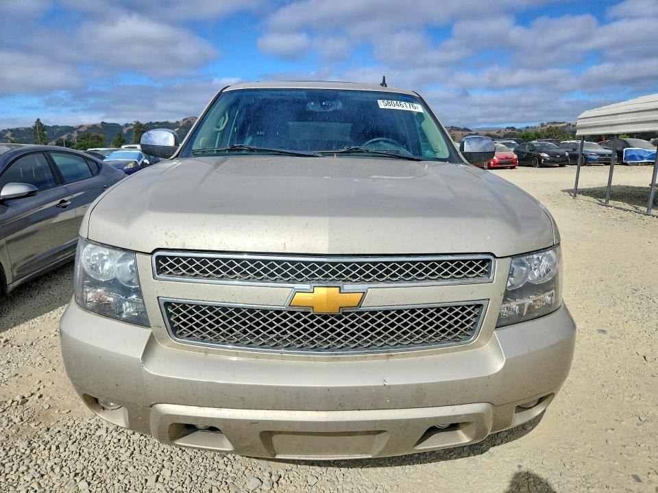 Продажа на аукционе авто 2013 Chevrolet Suburban, vin: 1GNSKJE79DR132648, номер лота: 58046176