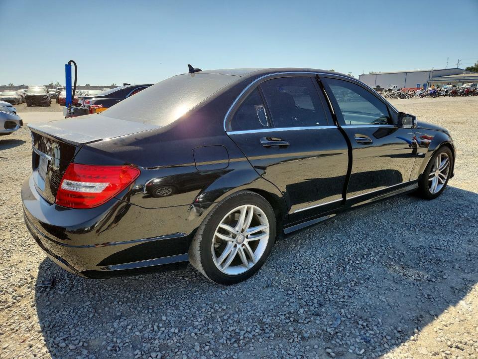 Продажа на аукционе авто 2012 Mercedes-benz C, vin: WDDGF4HB4CR221603, номер лота: 57273016
