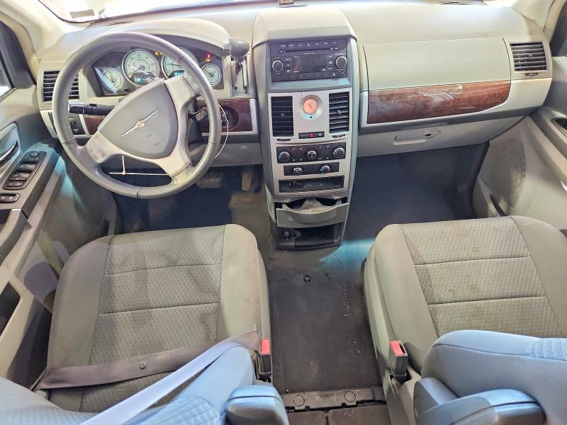 57507196 :رقم المزاد ، 2A4RR5D16AR131979 vin ، 2010 Chrysler Town & Country مزاد بيع