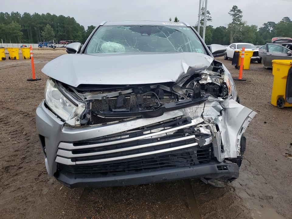2018 Toyota Highlander მანქანა იყიდება აუქციონზე, vin: 5TDKZRFH2JS538097, აუქციონის ნომერი: 57695596