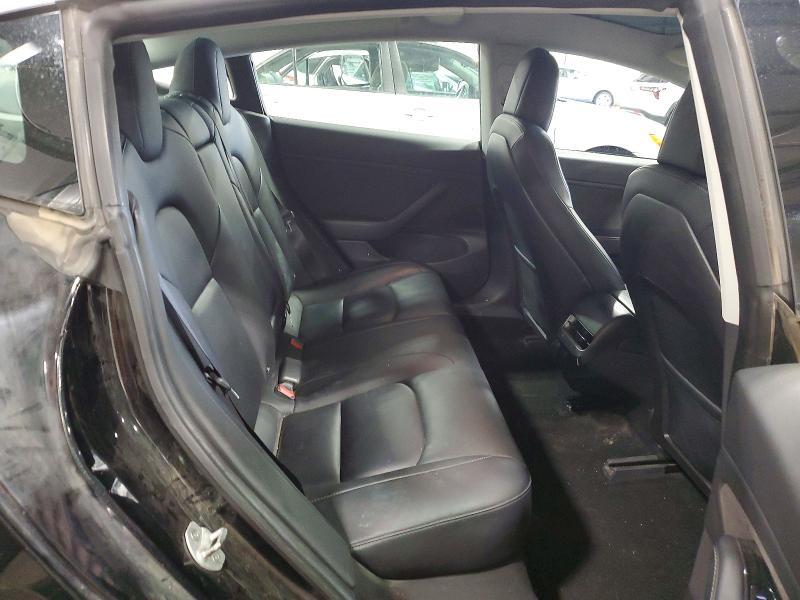 57881186 :رقم المزاد ، 5YJ3E1EB3JF186697 vin ، 2018 Tesla Model 3 مزاد بيع