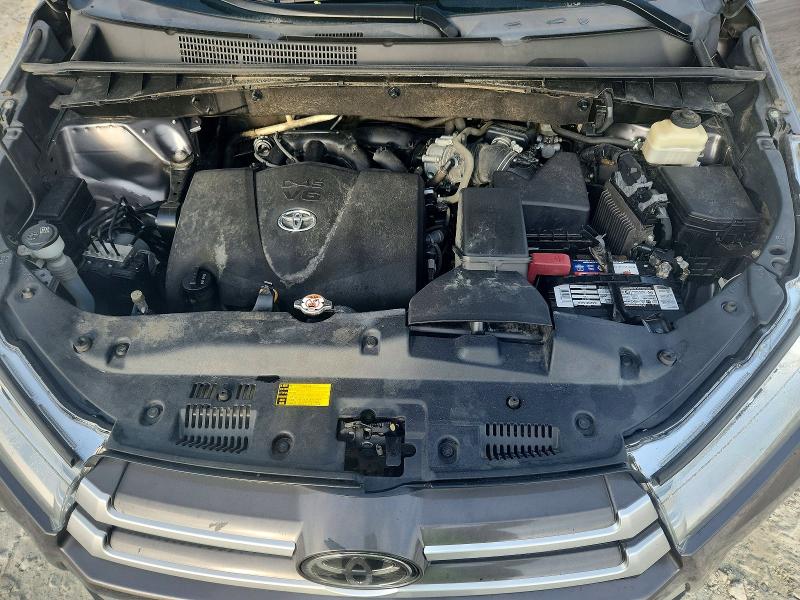 Продаж на аукціоні авто 2018 Toyota Highlander, vin: 5TDJZRFH5JS525064, номер лоту: 55870296
