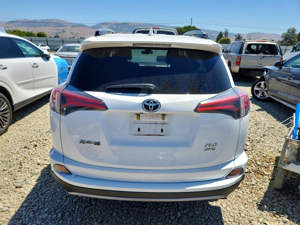 57317626 :رقم المزاد ، 2T3RFREV1HW672798 vin ، 2017 Toyota Rav4 مزاد بيع