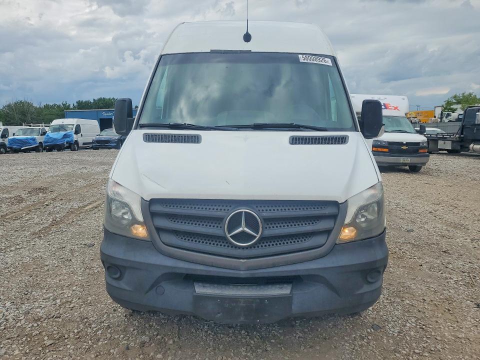 58008926 :رقم المزاد ، WD3PE7CD8HP576777 vin ، 2017 Mercedes-benz Sprinter مزاد بيع
