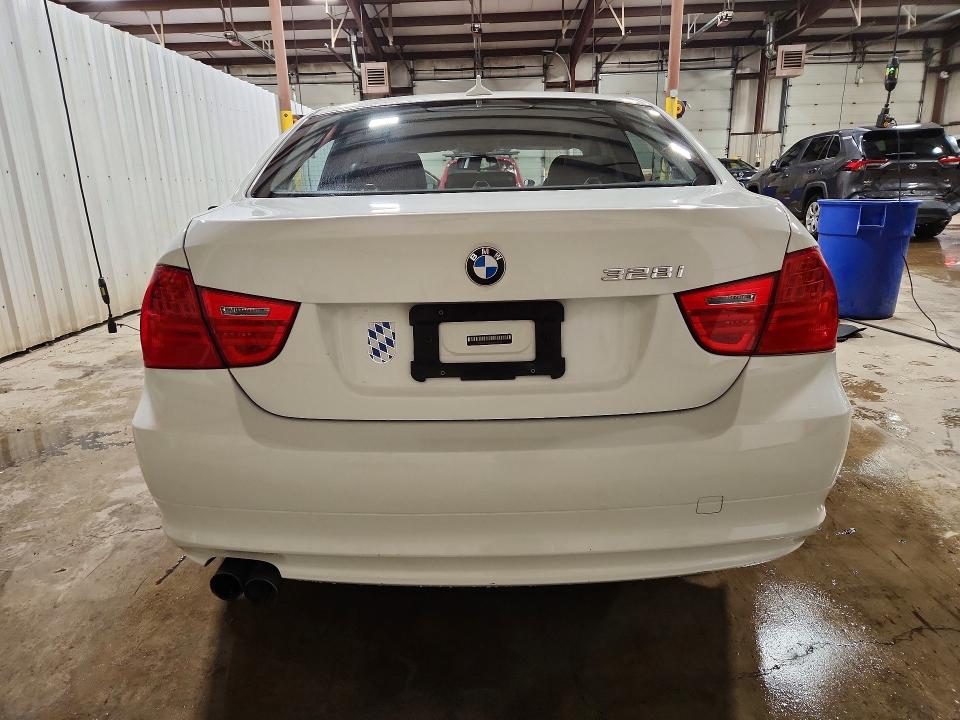 57712866 :رقم المزاد ، WBAPK5G51BNN31718 vin ، 2011 Bmw 328 مزاد بيع
