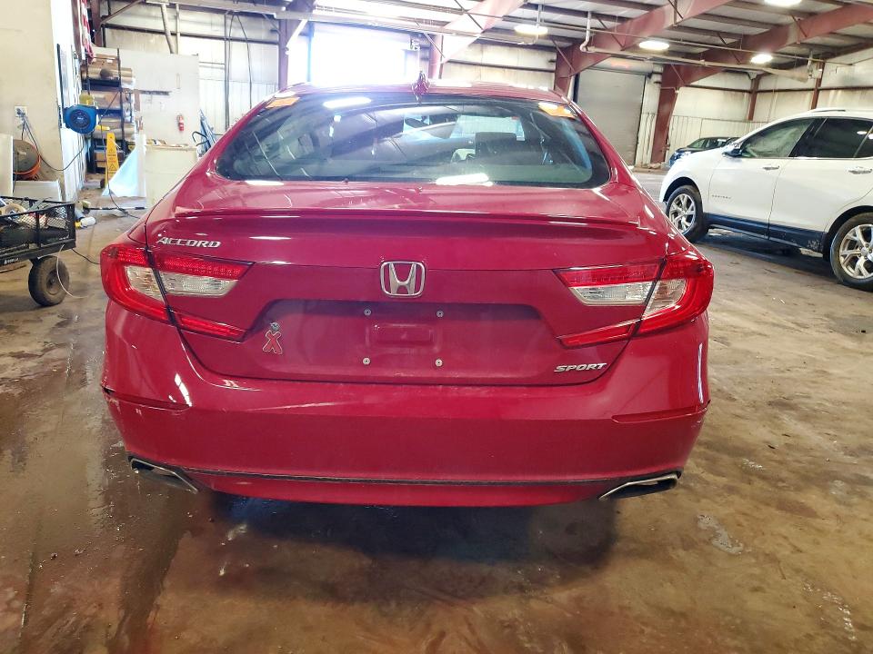 57001936 :رقم المزاد ، 1HGCV1F35JA207552 vin ، 2018 Honda Accord مزاد بيع
