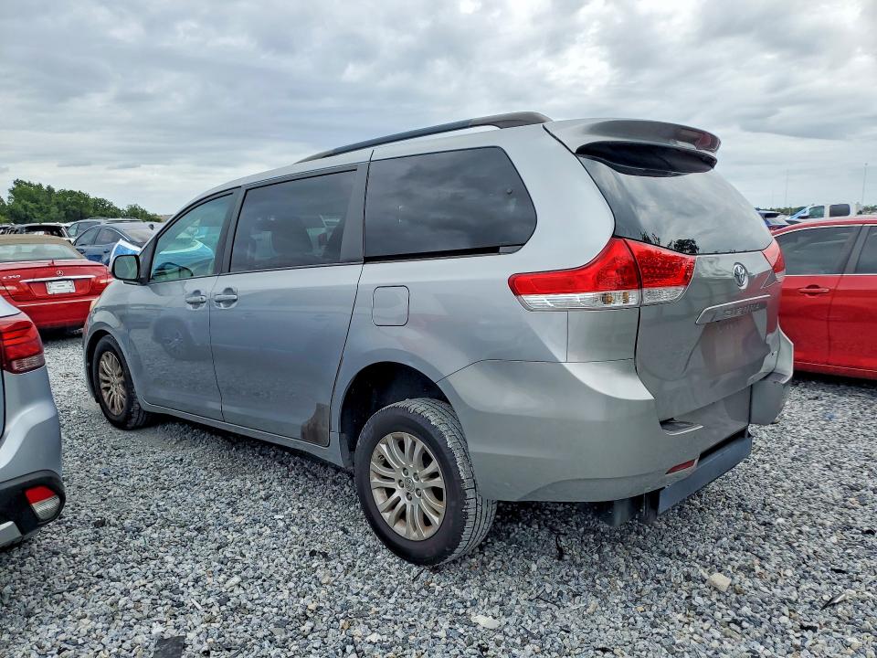 2013 Toyota Sienna მანქანა იყიდება აუქციონზე, vin: 5TDYK3DC6DS328934, აუქციონის ნომერი: 55946146