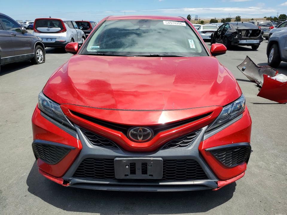 58974206 :رقم المزاد ، 4T1G11AK4MU489157 vin ، 2021 Toyota Camry مزاد بيع