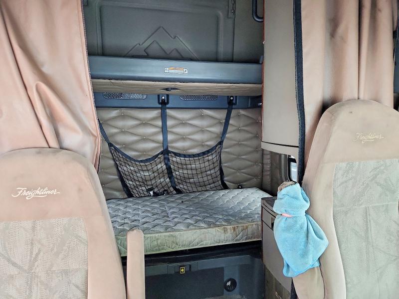 Продаж на аукціоні авто 2018 Freightliner Cascadia 113, vin: 3AKJGHDV8JDJS2448, номер лоту: 54064886