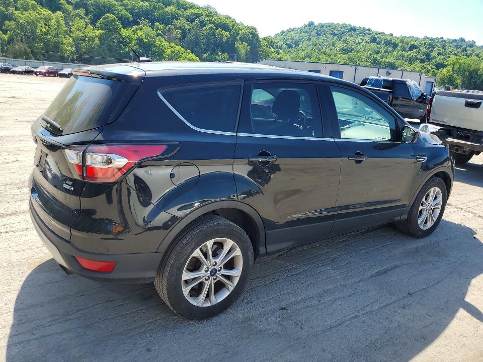 56321546 :رقم المزاد ، 1FMCU9GD7HUC17219 vin ، 2017 Ford Escape مزاد بيع
