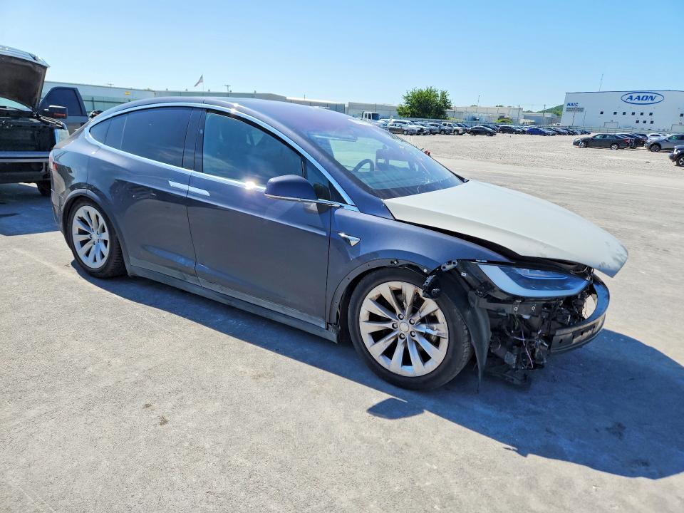 55704196 :رقم المزاد ، 5YJXCAE20JF112872 vin ، 2018 Tesla Model X مزاد بيع