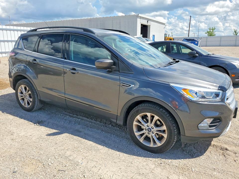 57401466 :رقم المزاد ، 1FMCU0GD1HUB13076 vin ، 2017 Ford Escape مزاد بيع