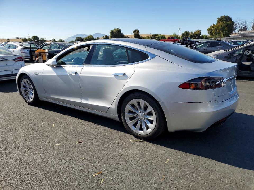 58490176 :رقم المزاد ، 5YJSA1E19GF155686 vin ، 2016 Tesla Model S مزاد بيع