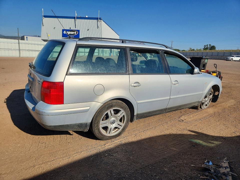 59304036 :رقم المزاد ، WVWWH23B1YE390875 vin ، 2000 Volkswagen Passat مزاد بيع