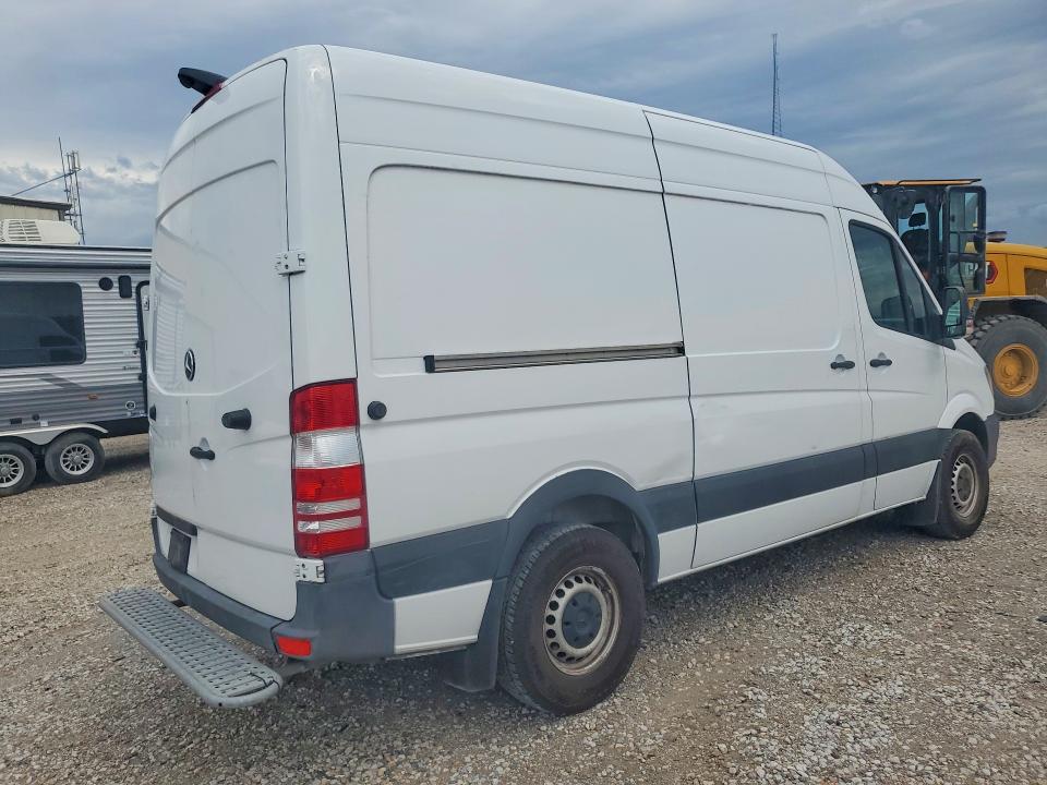 58008926 :رقم المزاد ، WD3PE7CD8HP576777 vin ، 2017 Mercedes-benz Sprinter مزاد بيع
