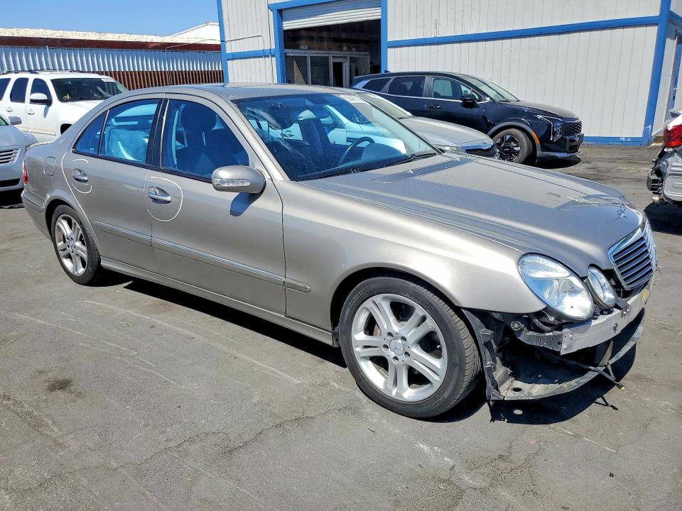 58485146 :رقم المزاد ، WDBUF70JX5A728488 vin ، 2005 Mercedes-benz E مزاد بيع