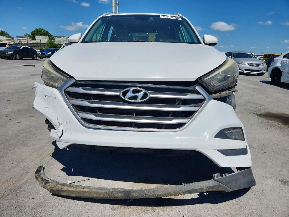 57715106 :رقم المزاد ، KM8J33A41GU117924 vin ، 2016 Hyundai Tucson مزاد بيع