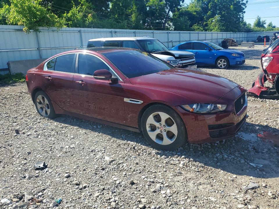 56810646 :رقم المزاد ، SAJAR4BG4HA974230 vin ، 2017 Jaguar Xe مزاد بيع