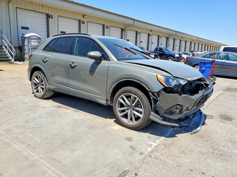 55675566 :رقم المزاد ، WA1DECF30M1142560 vin ، 2021 Audi Q3 مزاد بيع