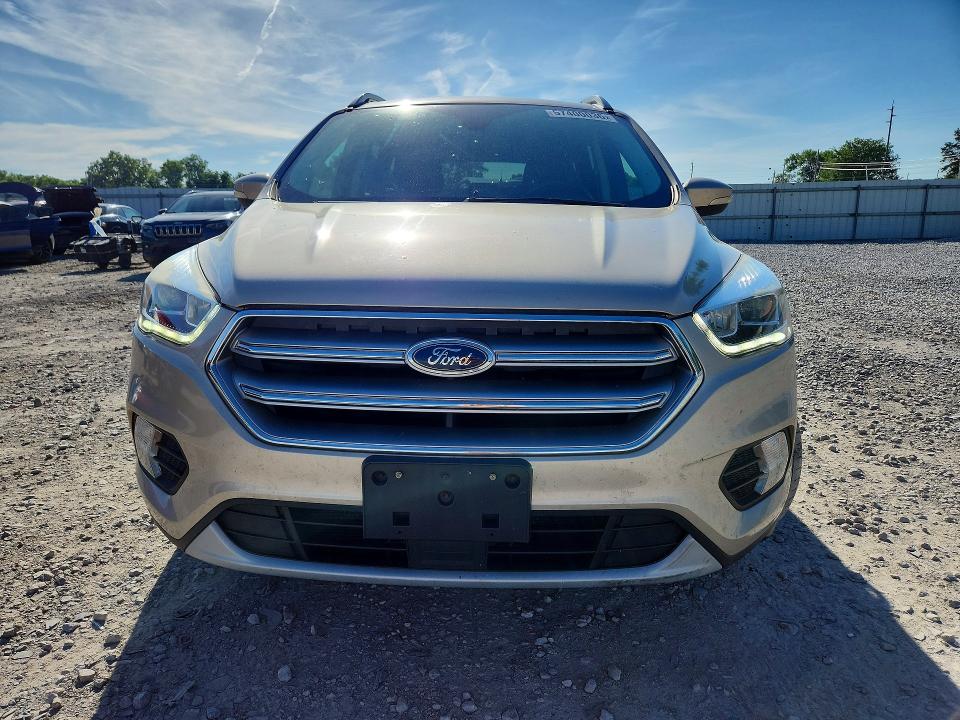 57400036 :رقم المزاد ، 1FMCU0JD3HUB00337 vin ، 2017 Ford Escape مزاد بيع