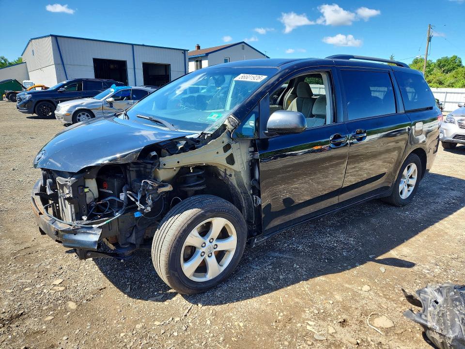 Продаж на аукціоні авто 2014 Toyota Sienna, vin: 5TDKK3DCXES474552, номер лоту: 56601926