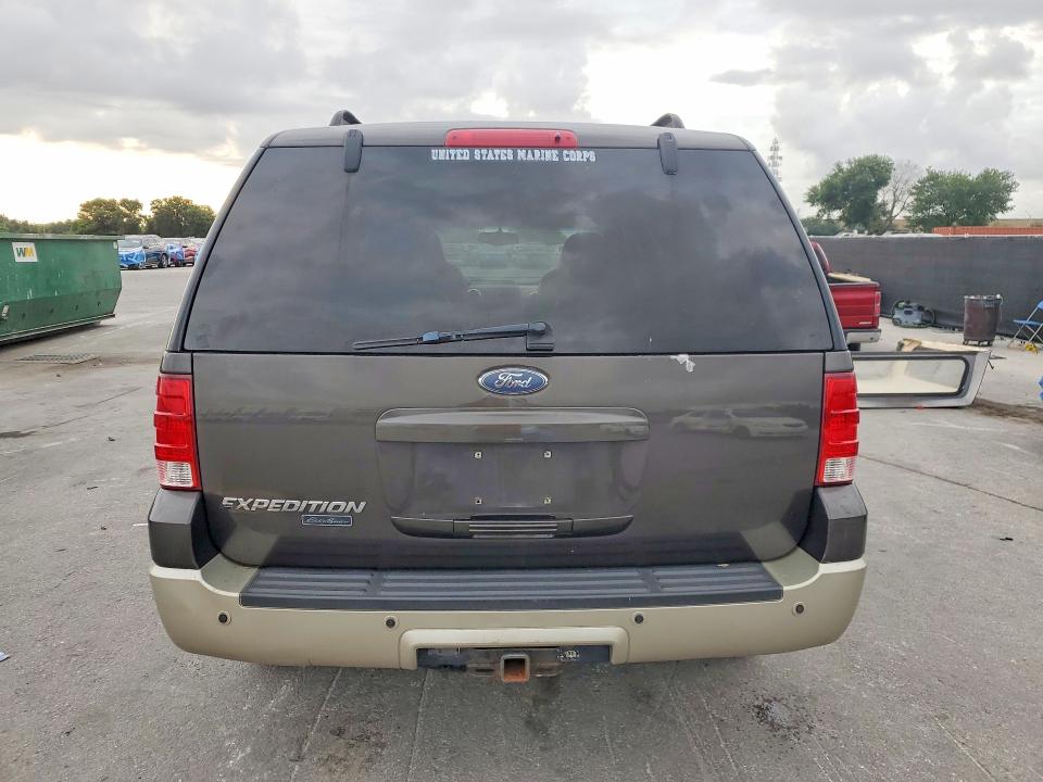 2005 Ford Expedition მანქანა იყიდება აუქციონზე, vin: 1FMFU17585LA97617, აუქციონის ნომერი: 56585756