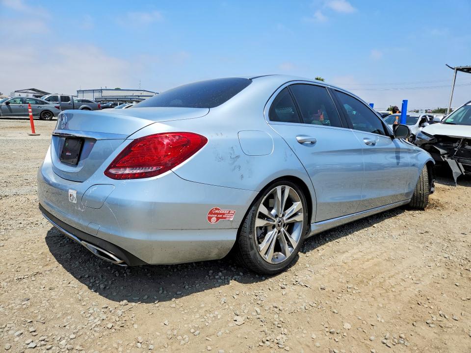 2018 Mercedes-benz C მანქანა იყიდება აუქციონზე, vin: 55SWF4HB3JU256138, აუქციონის ნომერი: 56173556