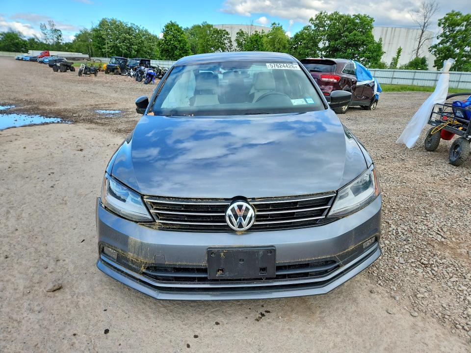 57624426 :رقم المزاد ، 3VWD17AJ0HM388710 vin ، 2017 Volkswagen Jetta مزاد بيع
