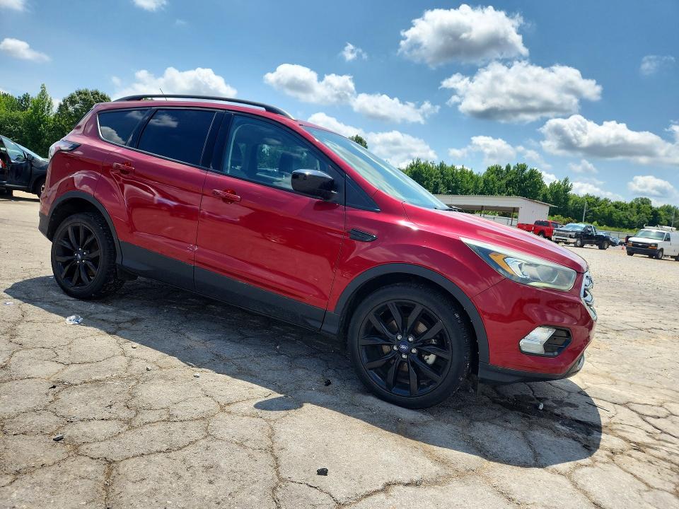 Продажа на аукционе авто 2017 Ford Escape, vin: 1FMCU0GD2HUC59762, номер лота: 58822716