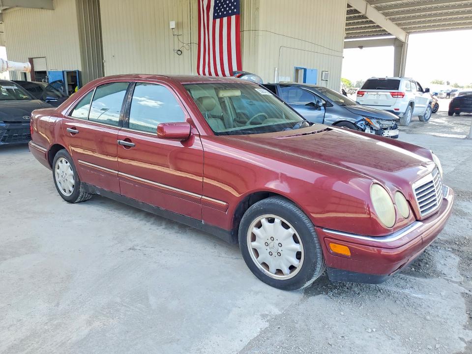55904366 :رقم المزاد ، WDBJF25H8XA825025 vin ، 1999 Mercedes-benz E مزاد بيع