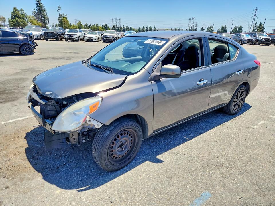 56987066 :رقم المزاد ، 3N1CN7AP1CL820438 vin ، 2012 Nissan Versa مزاد بيع