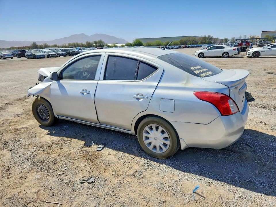 49180406 :رقم المزاد ، 3N1CN7AP2DL864062 vin ، 2013 Nissan Versa مزاد بيع
