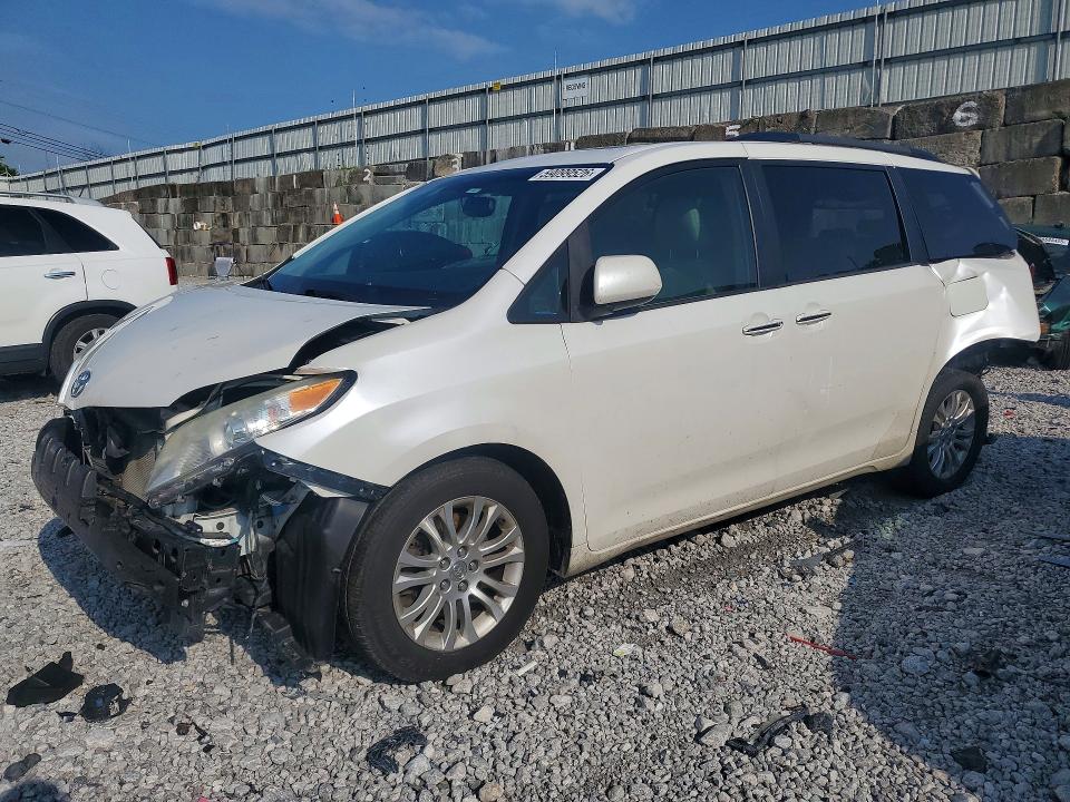2015 Toyota Sienna მანქანა იყიდება აუქციონზე, vin: 5TDYK3DC8FS602976, აუქციონის ნომერი: 59099526