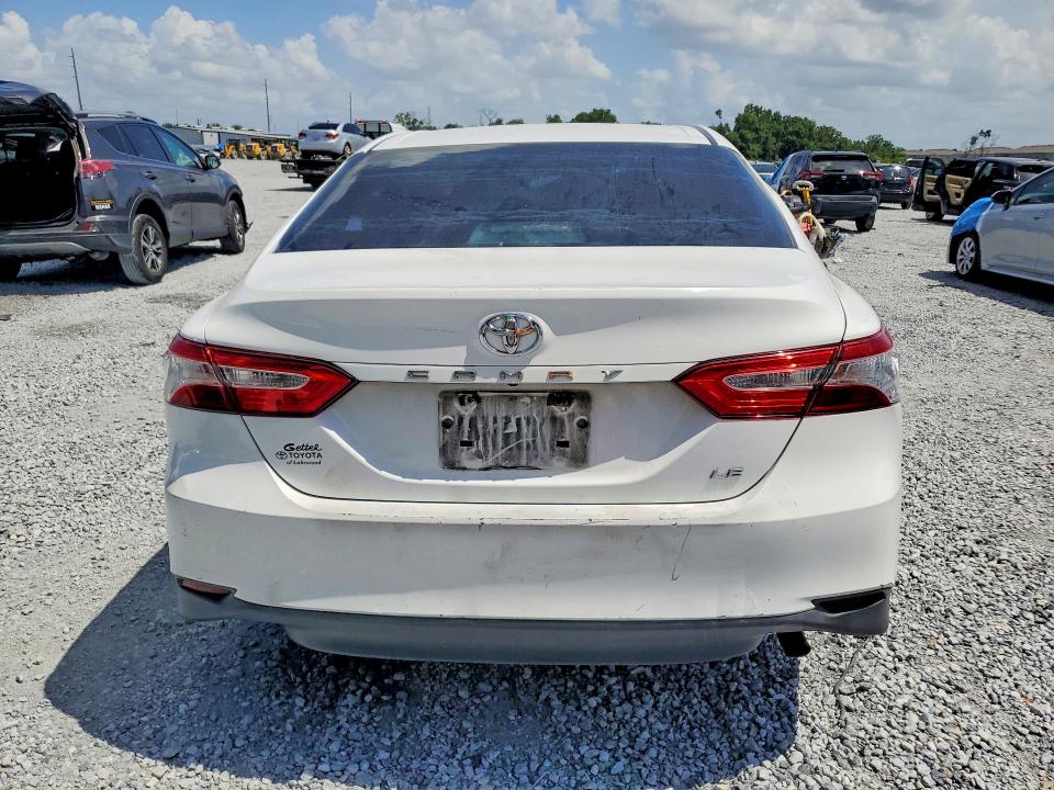2018 Toyota Camry მანქანა იყიდება აუქციონზე, vin: 4T1B11HK4JU573555, აუქციონის ნომერი: 58435286