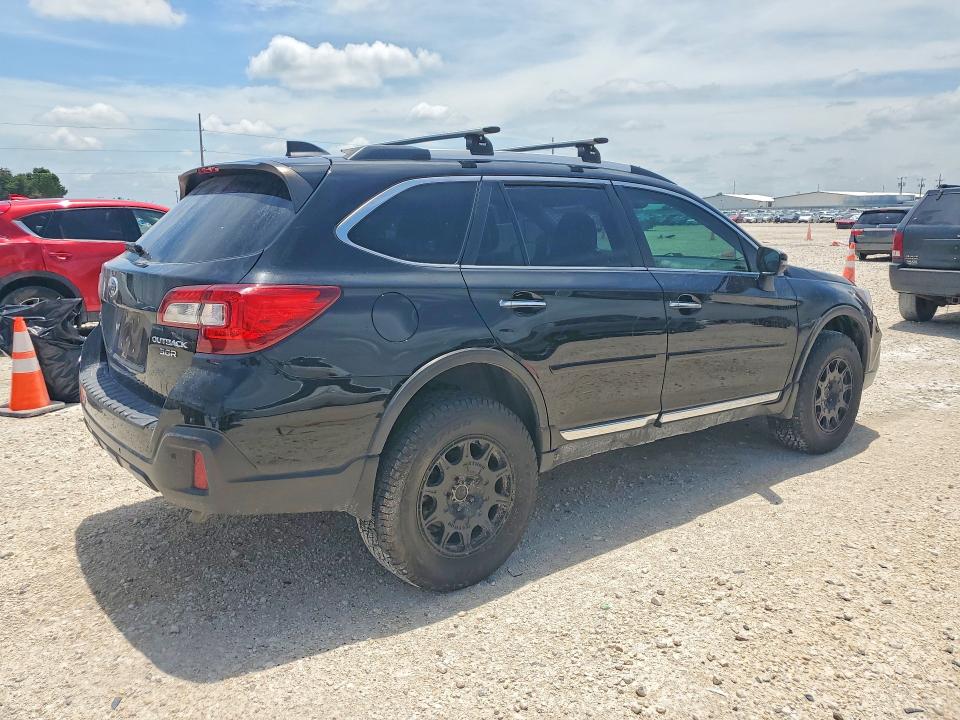 55531656 :رقم المزاد ، 4S4BSETC6J3304290 vin ، 2018 Subaru Outback مزاد بيع