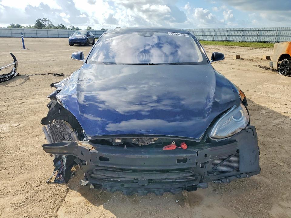 Продажа на аукционе авто 2015 Tesla Model S, vin: 5YJSA1S28FF085125, номер лота: 56652366