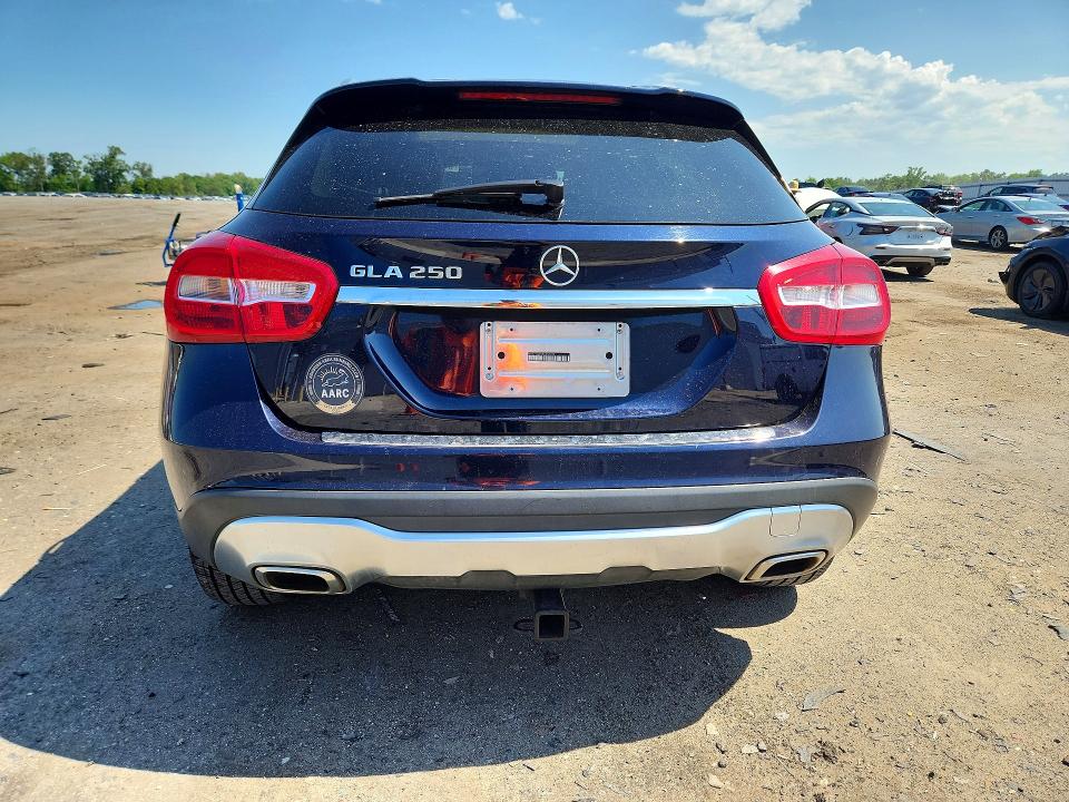 56821796 :رقم المزاد ، WDCTG4EB5JJ454762 vin ، 2018 Mercedes-benz Gla مزاد بيع