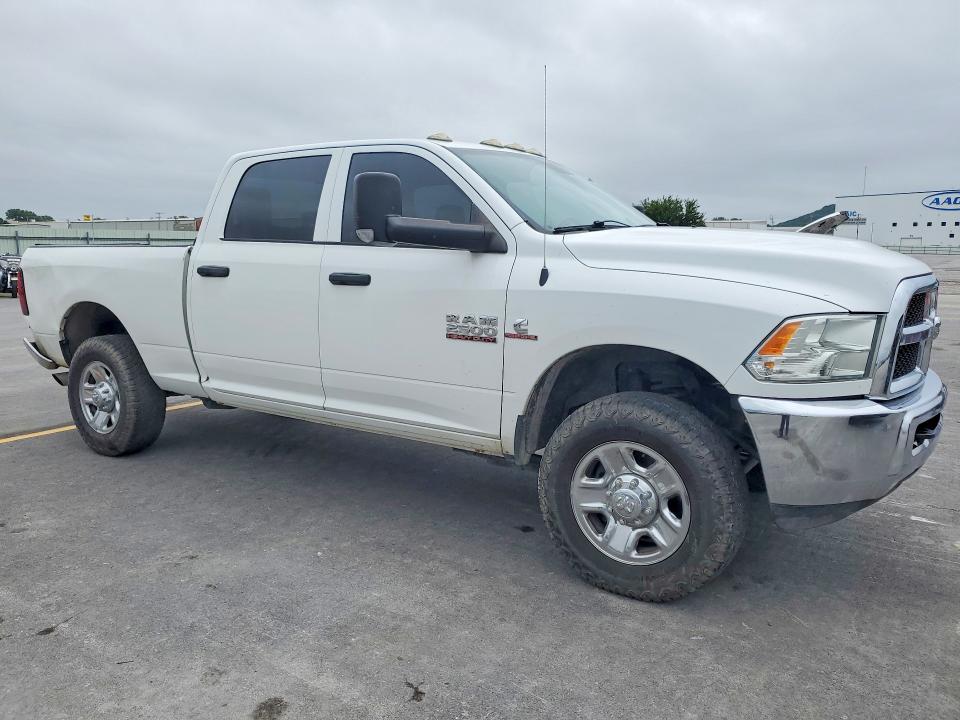 58533056 :رقم المزاد ، 3C6UR5CL0HG589947 vin ، 2017 Ram 2500 مزاد بيع