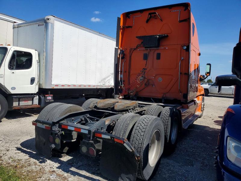 55963526 :رقم المزاد ، 1FUJGLDR8CLBR2048 vin ، 2012 Freightliner Cascadia 125 مزاد بيع