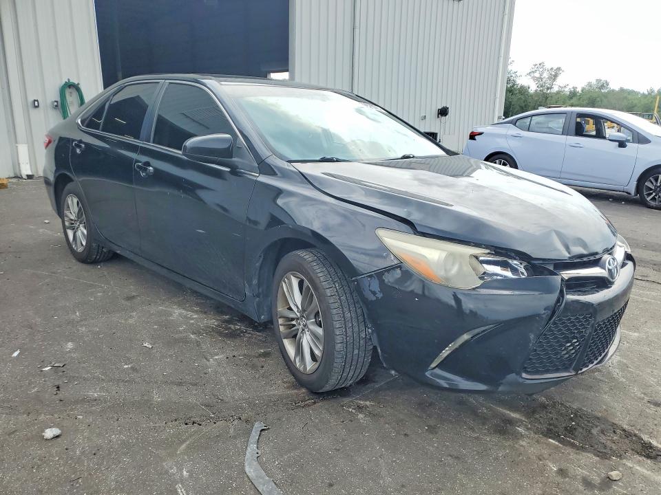 51982076 :رقم المزاد ، 4T1BF1FK1FU060534 vin ، 2015 Toyota Camry مزاد بيع