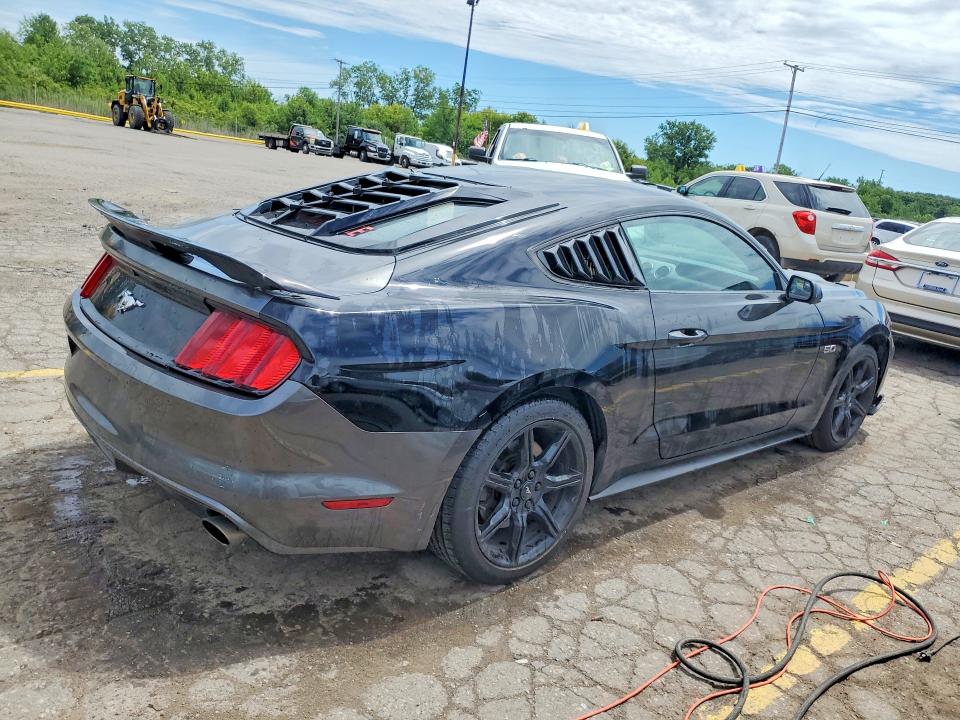 58449636 :رقم المزاد ، 1FA6P8CF8F5433782 vin ، 2015 Ford Mustang مزاد بيع