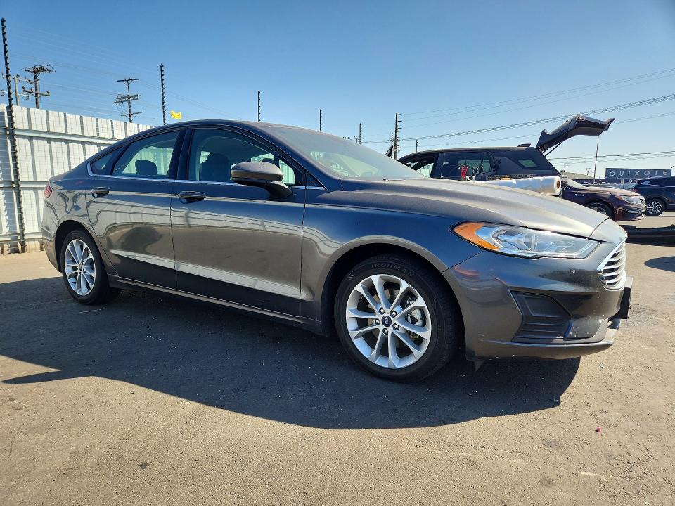 56412806 :رقم المزاد ، 3FA6P0LU4LR267348 vin ، 2020 Ford Fusion مزاد بيع